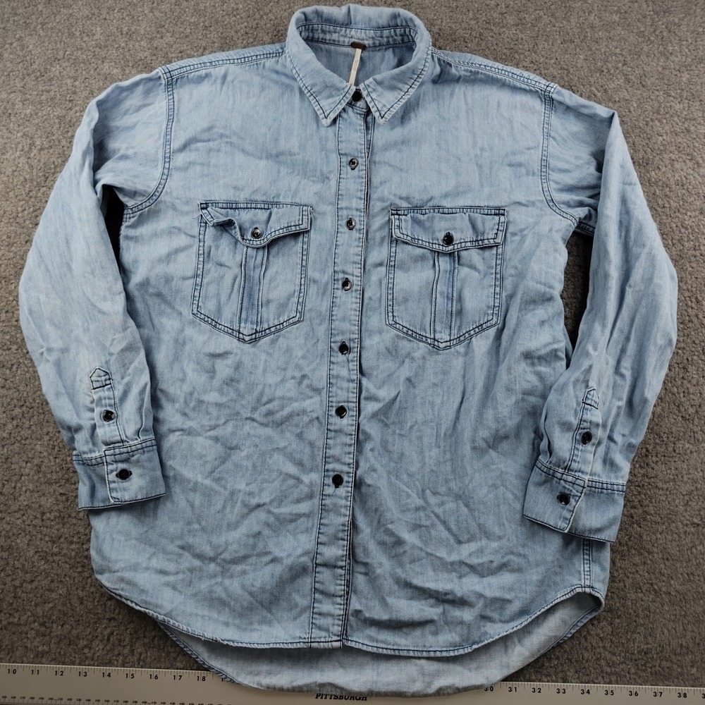 Free People Shirt Sz Medium Light Wash Denim Button Up Oversized Comfy EUC